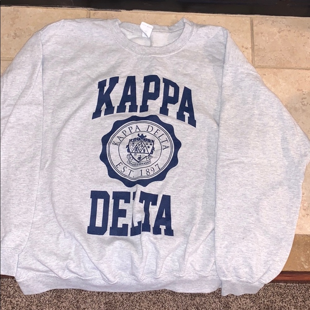 GRAY KAPPA DELTA CREST SWEATSHIRT